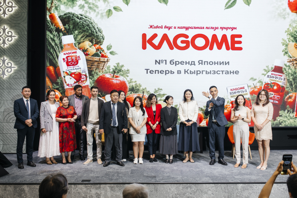 Участники церемонии запуска KAGOME на сцене